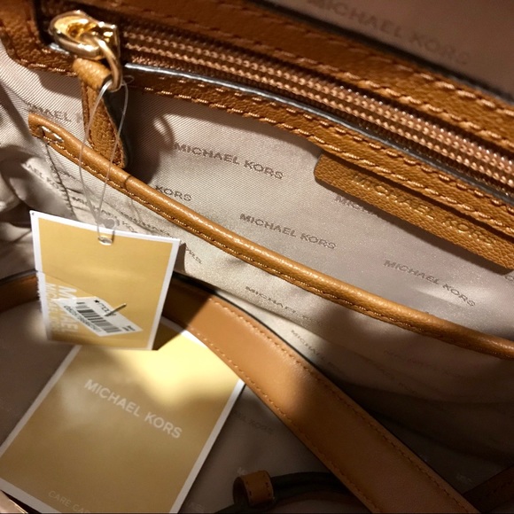 NWT Michael Kors Hamilton Satchel - medium - Picture 7 of 8